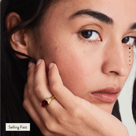 Mejuri Heirloom 14K Gold Ring - Garnet - Picture 2 of 9